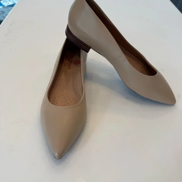 Marc Joseph NY Women’s Pointed Toe FlatsNude Leather Handcrafted Sz 6.5 NEW
